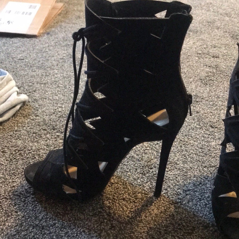 Heels - Picture 2 of 3